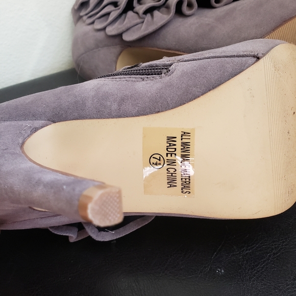 Fahrenheit Ruffle Ankle Boot - Picture 6 of 8